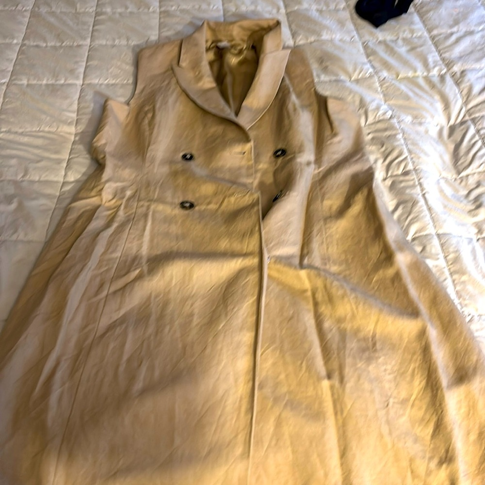 Woman’s Tan sleeveless formal dress